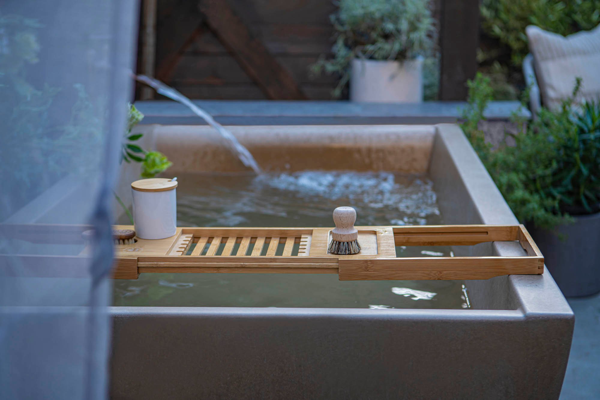 Cottage Outdoor Tub
