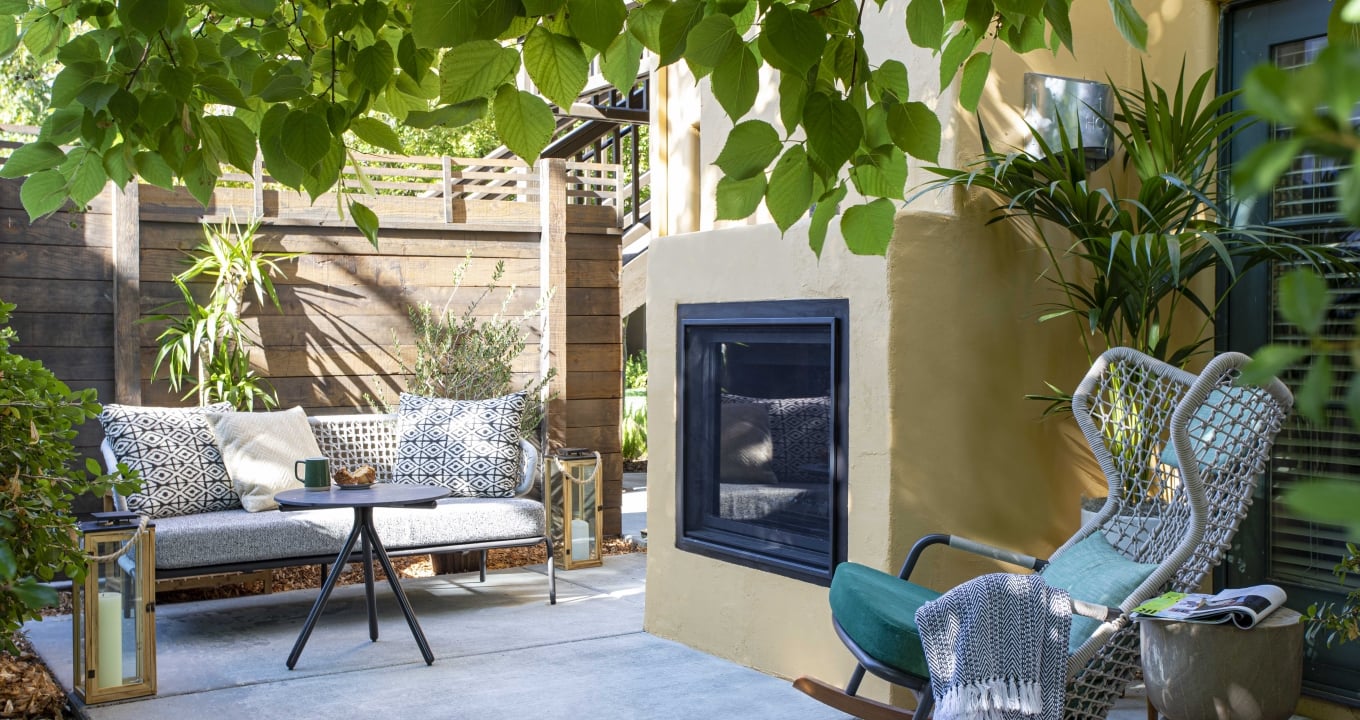 Cottage Jr Suite Outdoor Fireplace