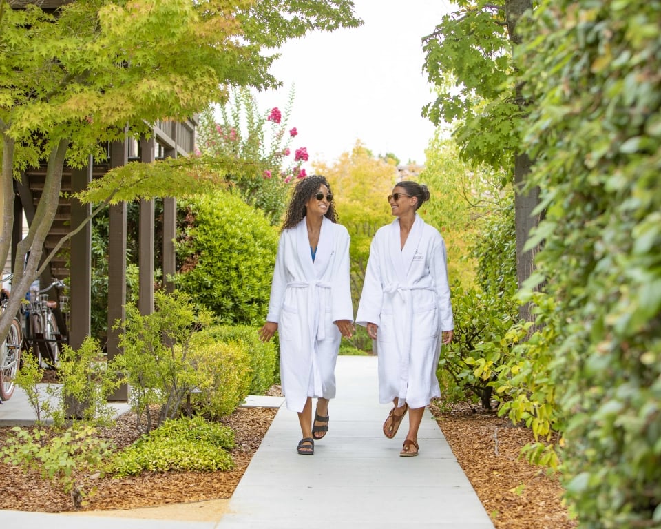 Girls walking to Spa